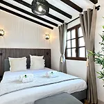 Le Marais\' Finest Luxurious Apartment