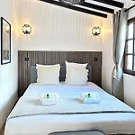 Le Marais\' Finest Luxurious Apartment