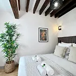 Le Marais\' Finest Luxurious Apartment